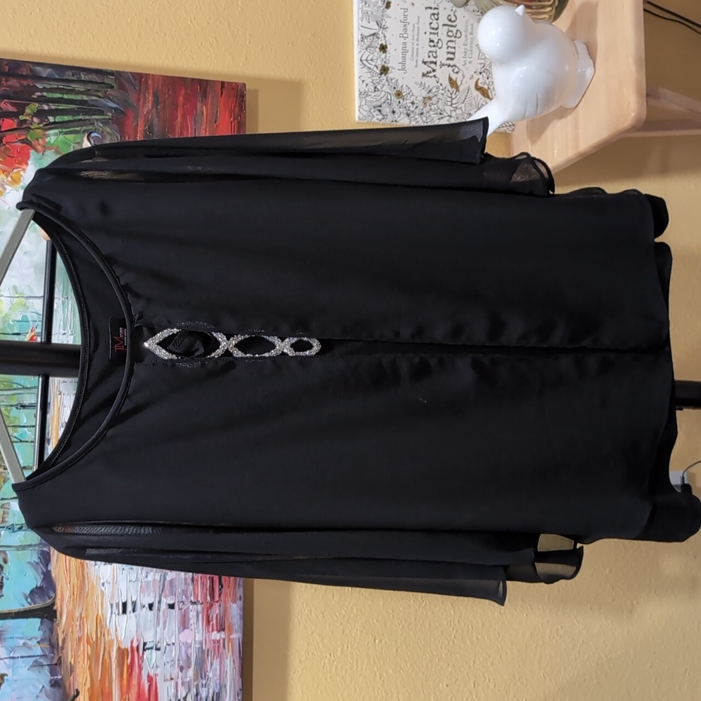 JM STUDIO BLACK TOP WITH DIAMOND CHIP KEYHOLD PATTERN AND CAPE OVERLAY